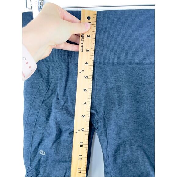 Lululemon In The Flow Crop II Leggings in Heathered Deep Navy Size 4 - Picture 10 of 13